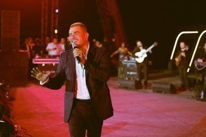 بالصور.. عمرو دياب يتصدر التريند بعد حفله في الأهرامات