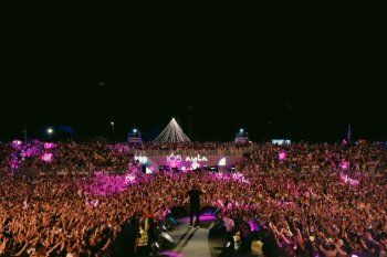 شاهد .. عمرو دياب يشعل المسرح بالأردن وسط حضور جماهيري كبير