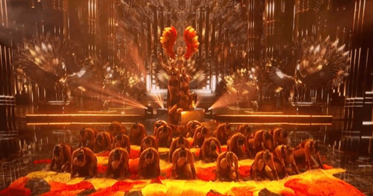 شاهد .. "مياس" تعود الى مسرح " America's Got Talent ".. لتجسيد شهداء لبنان وتبهر العالم مرة أخرى