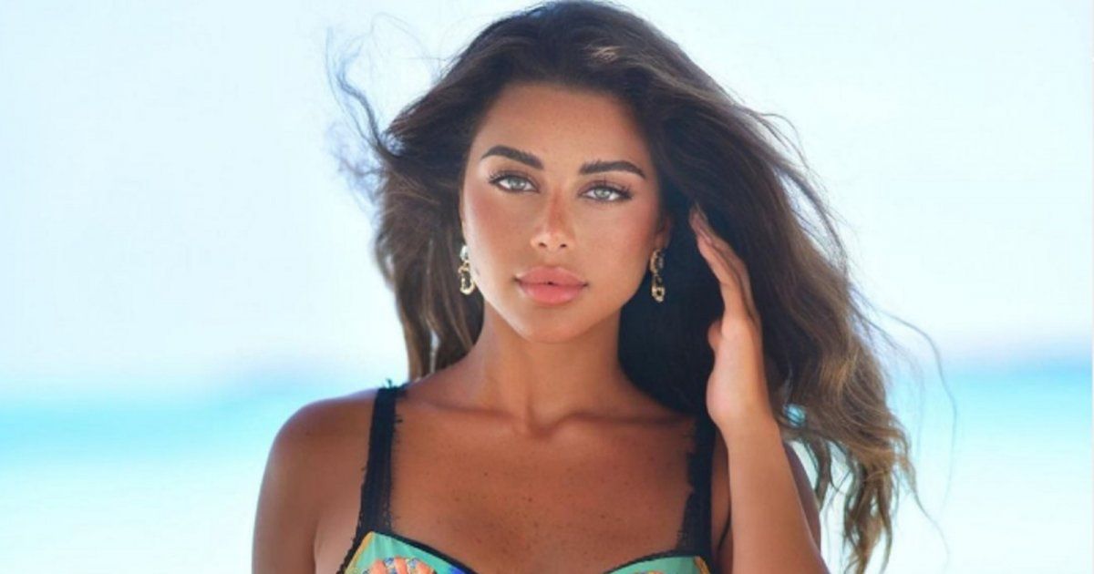 شاهد .. بالصور- يارا السكري تلمع كالنجوم بلوك يحبس الأنفاس