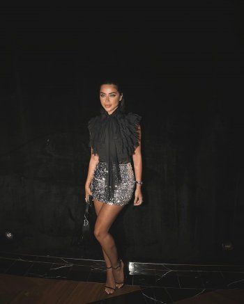 شاهد .. بالصور- يارا السكري تلمع كالنجوم بلوك يحبس الأنفاس