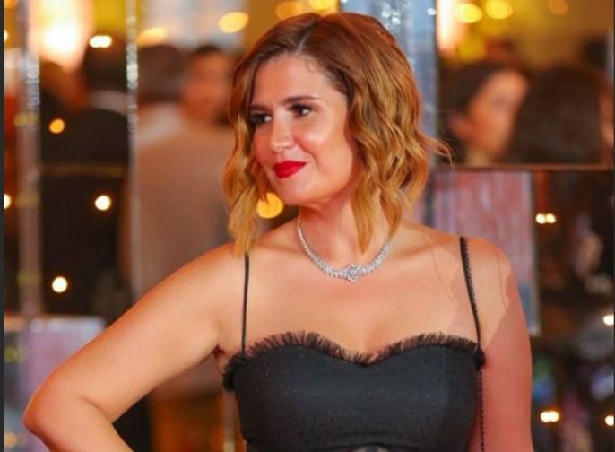 ماتيجي تشوف هنا شيحة عاملة إيه في نفسها