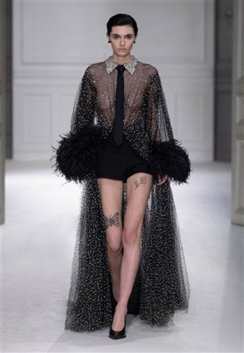 شاهد .. فستان نانسي عجرم الشفاف .. هكذا عدلته