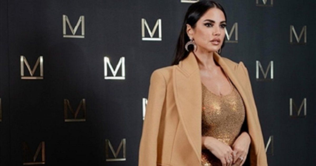 شاهد .. درة ونجمة عالمية شهيرة بالإطلالة نفسها .. فمن تفوقت جمالاً ؟