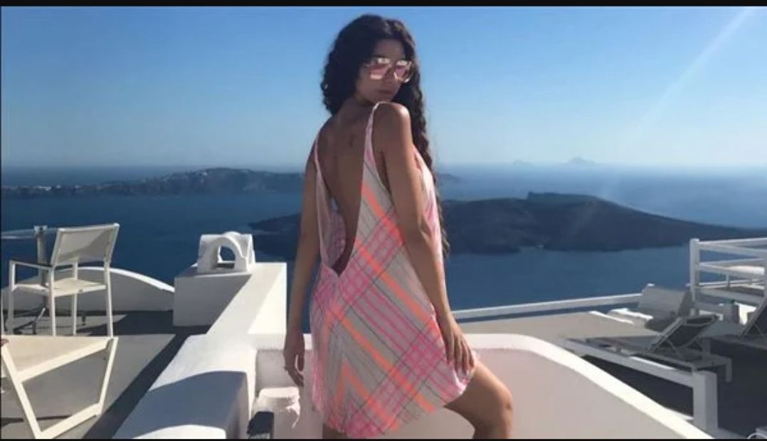 ميريام فارس نسيت كل هدومها : لبست قطعة واحدة بس