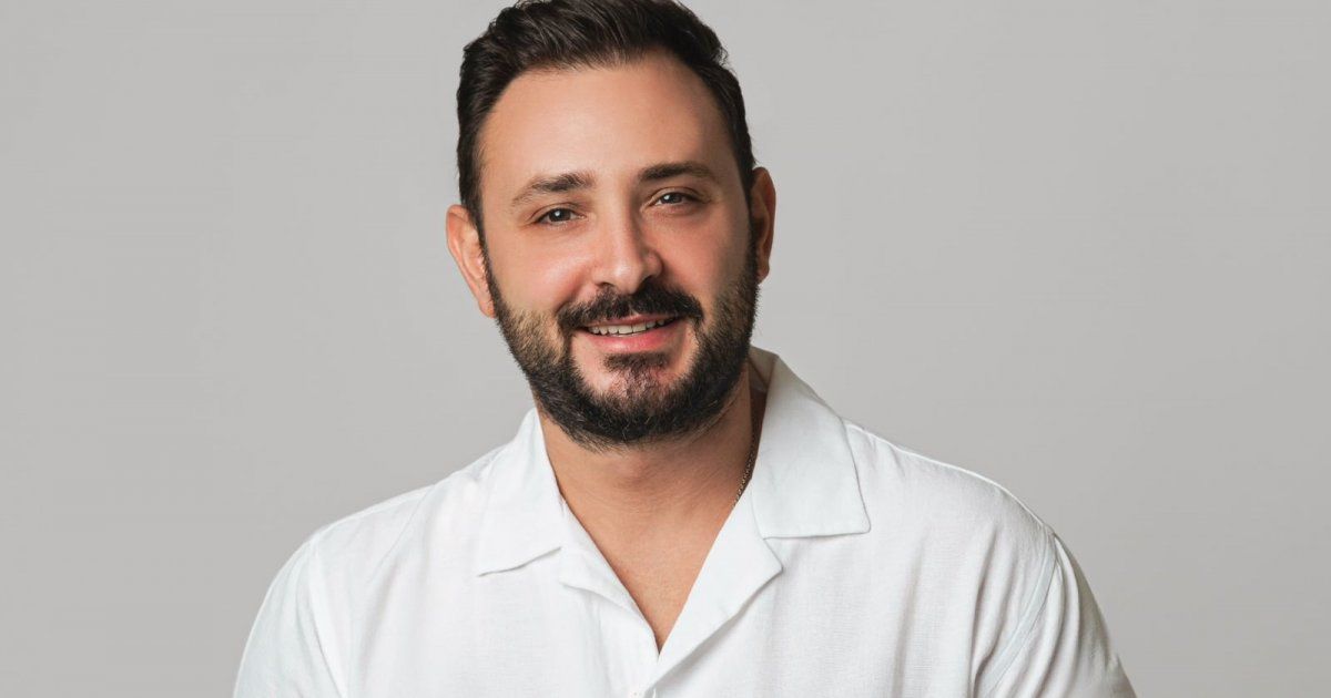 شاهد .. هادي ضو في أول تعليق بعد تعرضه لحادث احتراق على المسرح