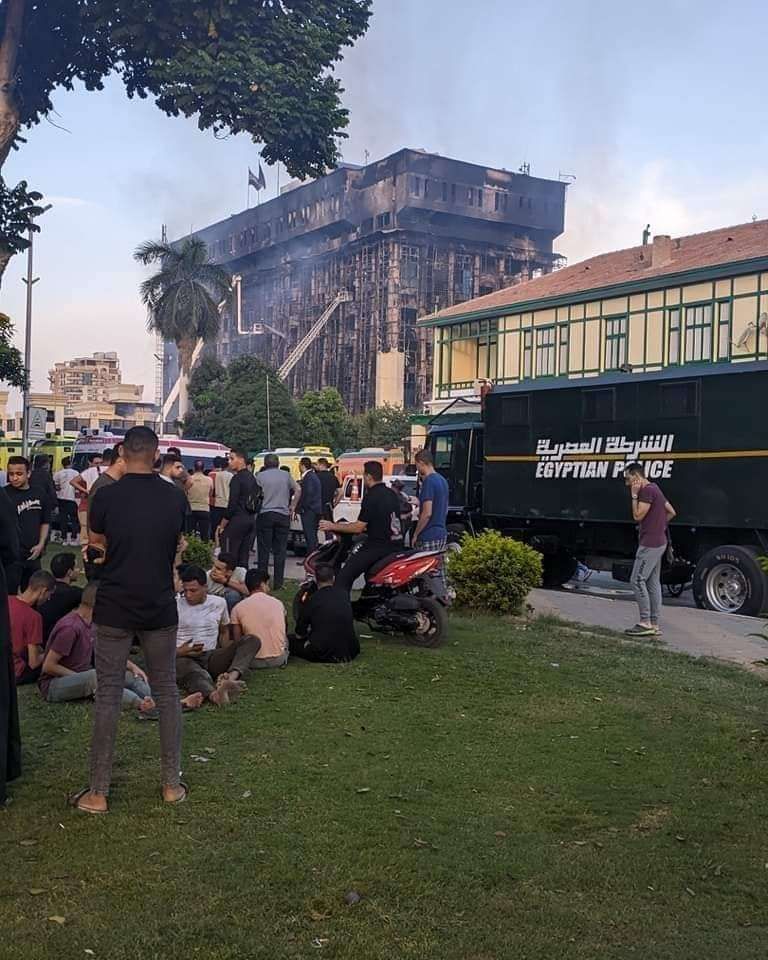 بالفيديو| شاهد لحظة سقوط شخص حاول النجاة من حريق مديرية أمن الإسماعيلية