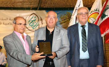 شاهد .. بالصورة - جمعية المقاصد تكرّم يحيى الحسن عن هذا الإنجاز