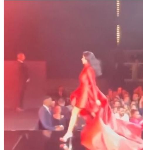 إختيار مني زكي كعارضة أزياء في باريس لأول مرة – صور