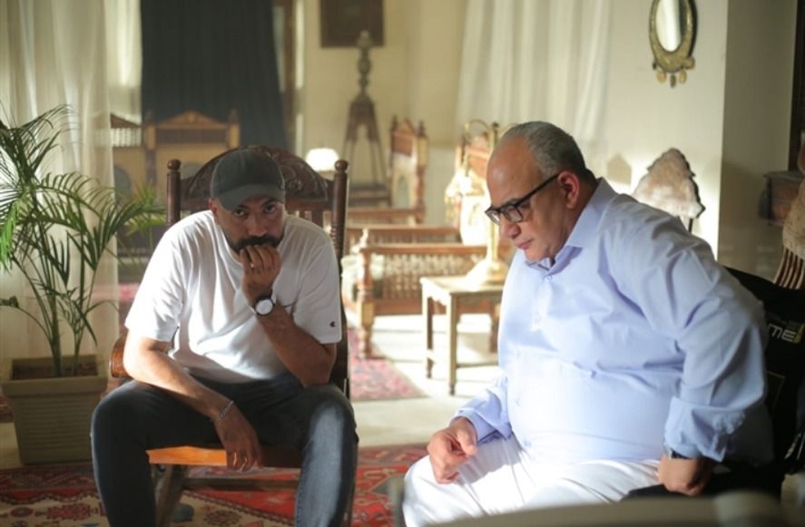 بيومي فؤاد هيخلي عيد الحب أسود ملون عليكوا