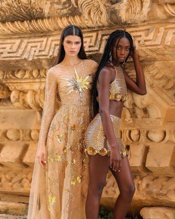 شاهد .. بالصور - "إلهة الحب" مجموعة جورج حبيقة لربيع 2024 تعرض على مدرجات بعلبك