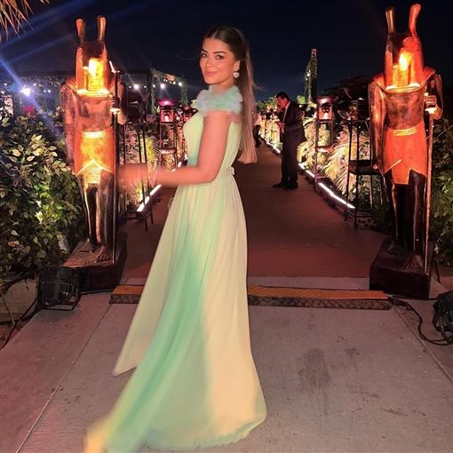 لو معاكي 25 ألف .. أوعي تشتري فستان زي ليلي أحمد زاهر