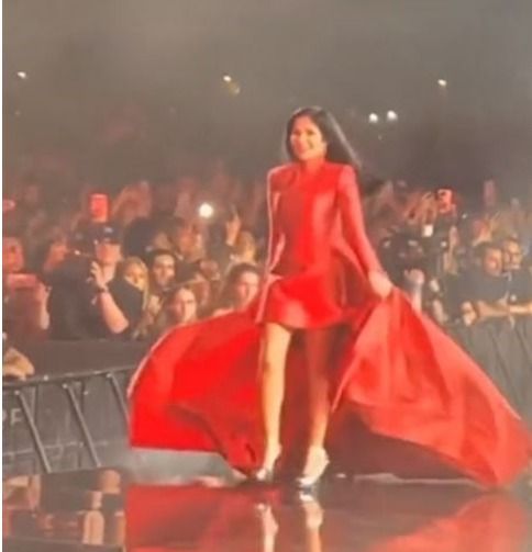 إختيار مني زكي كعارضة أزياء في باريس لأول مرة – صور