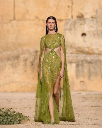 شاهد .. بالصور - "إلهة الحب" مجموعة جورج حبيقة لربيع 2024 تعرض على مدرجات بعلبك