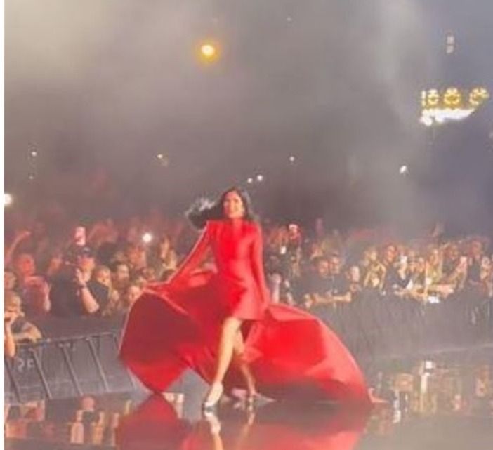 إختيار مني زكي كعارضة أزياء في باريس لأول مرة – صور