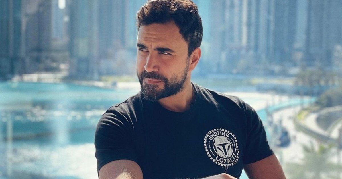 شاهد .. بالصور - نادر الأتات يقضي إجازة في باريس ويظهر أمام برج إيفل