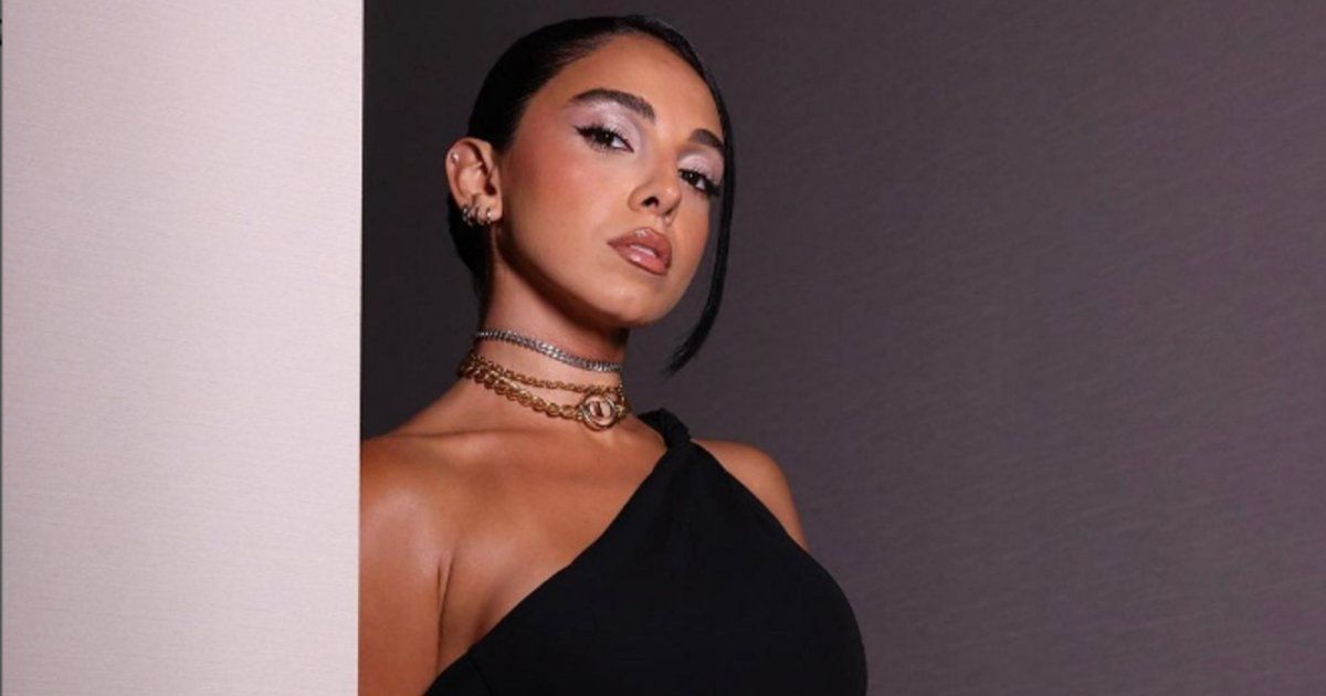 شاهد .. بالصور- سلمى أبو ضيف تستمر بلفت الأنظار بأناقتها في أسبوع الموضة بباريس