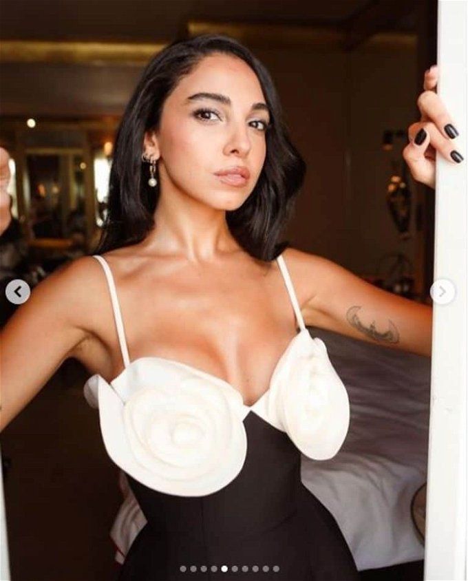 بفستان مثير فوق الركبة.. سلمى أبو ضيف في إطلالة جريئة بالعاصمة الفرنسية