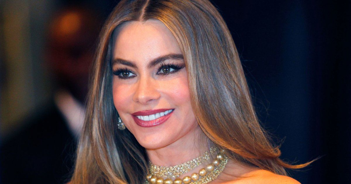 شاهد .. بالصورة - صوفيا فيرغارا تطل من حوض الإستحمام من دون ماكياج