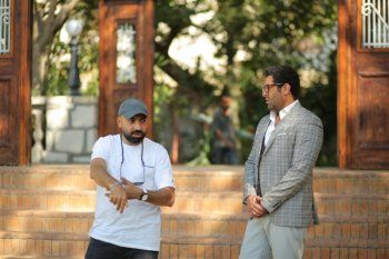 شاهد .. بيومي فؤاد ورنا رئيس ينهيان تصوير فيلم "أسود ملون" وهذا موعد طرحه