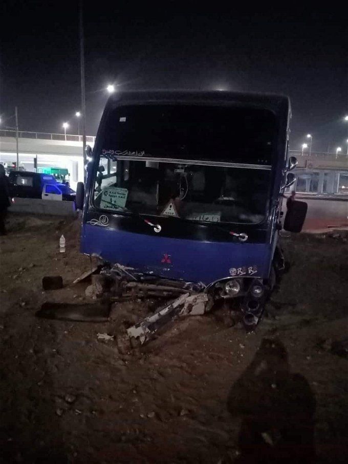 أخبار مصر | إصابة 14 مواطن.. تفاصيل مأساوية في انقلاب أتوبيس ميني باص أعلى محور الأوتوستراد