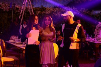 شاهد .. بيومي فؤاد ورنا رئيس ينهيان تصوير فيلم "أسود ملون" وهذا موعد طرحه