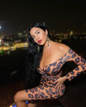 شاهد .. لاميتا فرنجية بإطلالة لامعة وجريئة.. وجمالها حديث الكثيرين