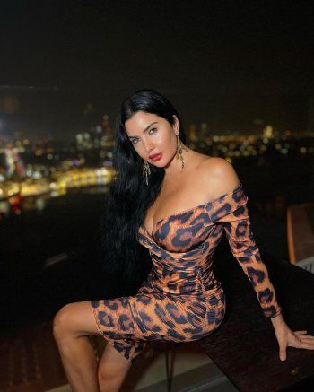 شاهد .. لاميتا فرنجية بإطلالة لامعة وجريئة.. وجمالها حديث الكثيرين