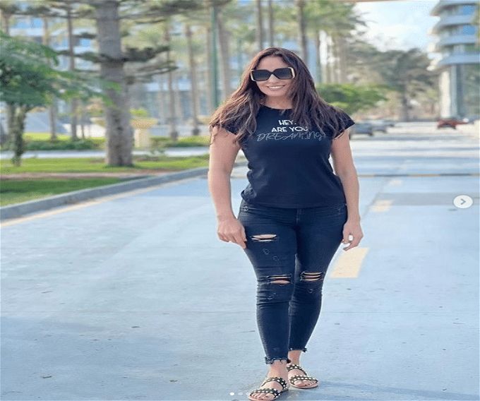 اتفرج .. بنطلون نرمين الفقي يثير جنون رجالة السوشيال ميديا