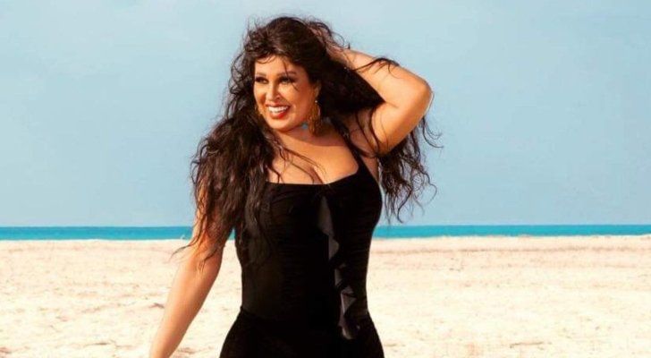 شاهد .. فيفي عبده تكشف عن فيديوهات مخبأة من الساحل الشمالي .. من أجل هذا الهدف