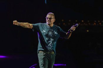 شاهد .. عمرو دياب يُحيى حفلا غنائيا في قطر ضمن حفلات فورمولا قطر