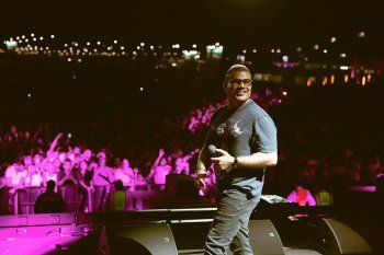 شاهد .. عمرو دياب يُحيى حفلا غنائيا في قطر ضمن حفلات فورمولا قطر