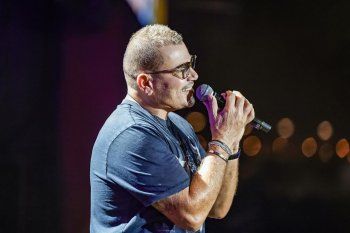 شاهد .. عمرو دياب يُحيى حفلا غنائيا في قطر ضمن حفلات فورمولا قطر