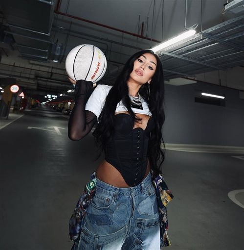 التوب إتزحلق من مايا دياب : ياكسوووفي !!