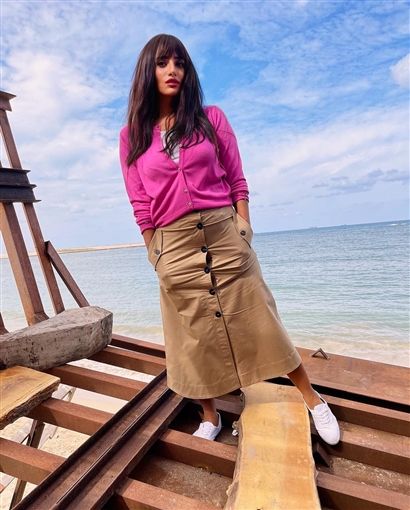 كلاكيت هنصور .. زينة من كواليس الإسكندراني علي شط البحر – شاهد