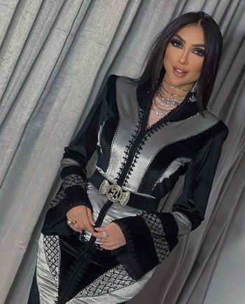 شاهد .. دنيا بطمة تغني "أكبر غلطة بحياتي" على المسرح.. وملامح وجهها تثير إستغراب الجمهور!