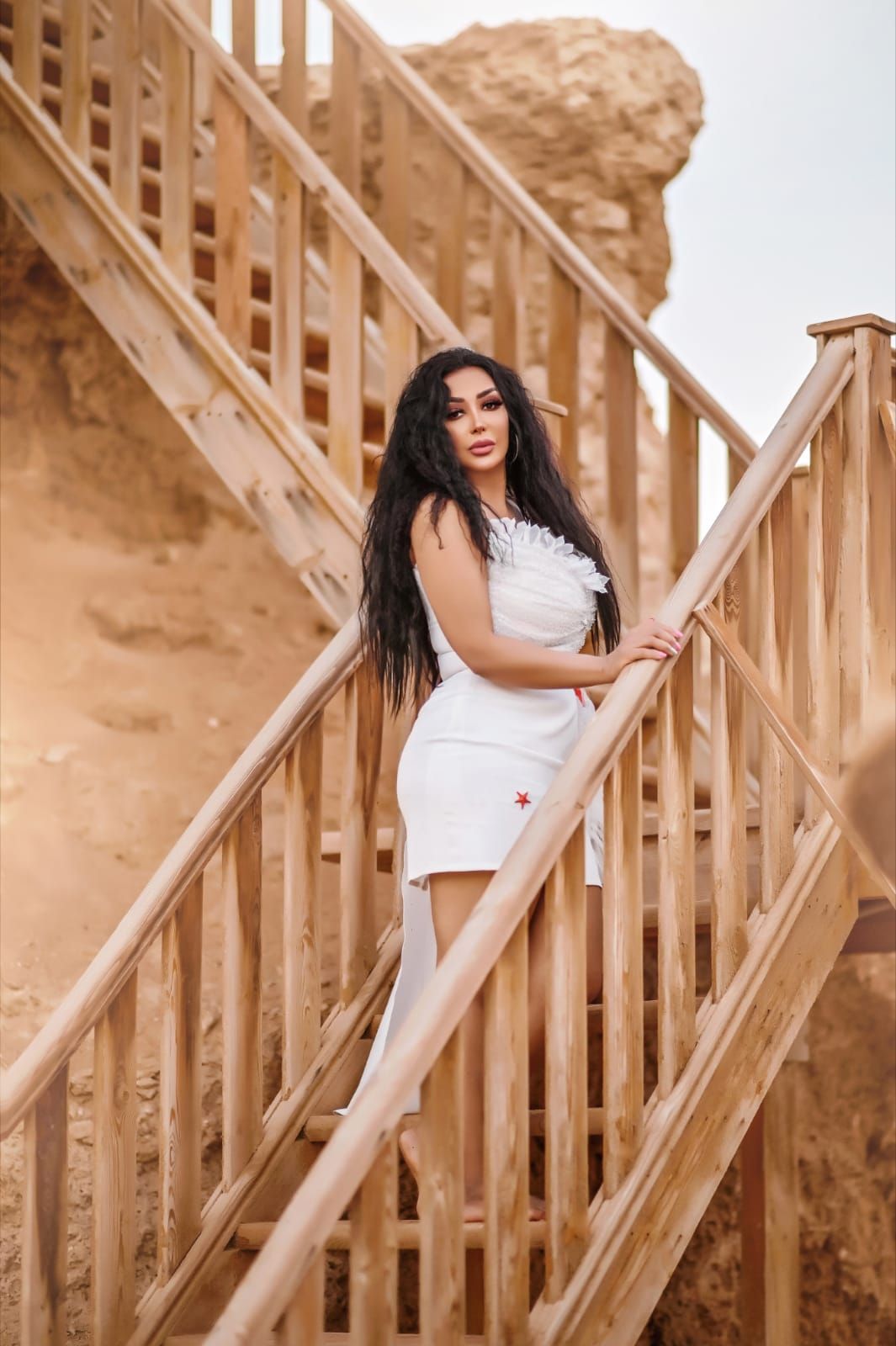 شاهيناز تتألق في أحدث جلسة تصوير دعمًا للسياحة – فيديو وصور