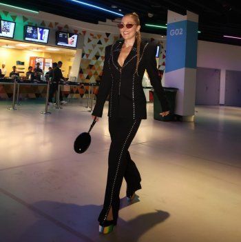 شاهد .. مريم أوزرلي ببدلة سوداء مميزة .. فكم بلغ ثمنها ؟