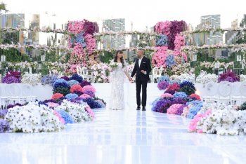 شاهد .. بالصور- تامر عاشور يعلن عن عقد قيرانه مع زوجته بالابيض