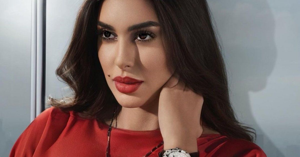 شاهد .. حذاء ياسمين صبري الفوشيا حديث الجمهور.. تصميم رائع وسعر مرتفع