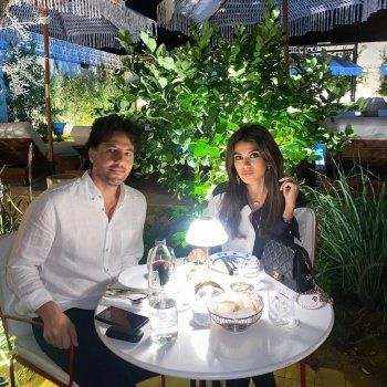 شاهد .. الأجواء الرومانسية لا زالت تخيم على ملكة جمال لبنان لعام 2008 وزوجها- بالصور