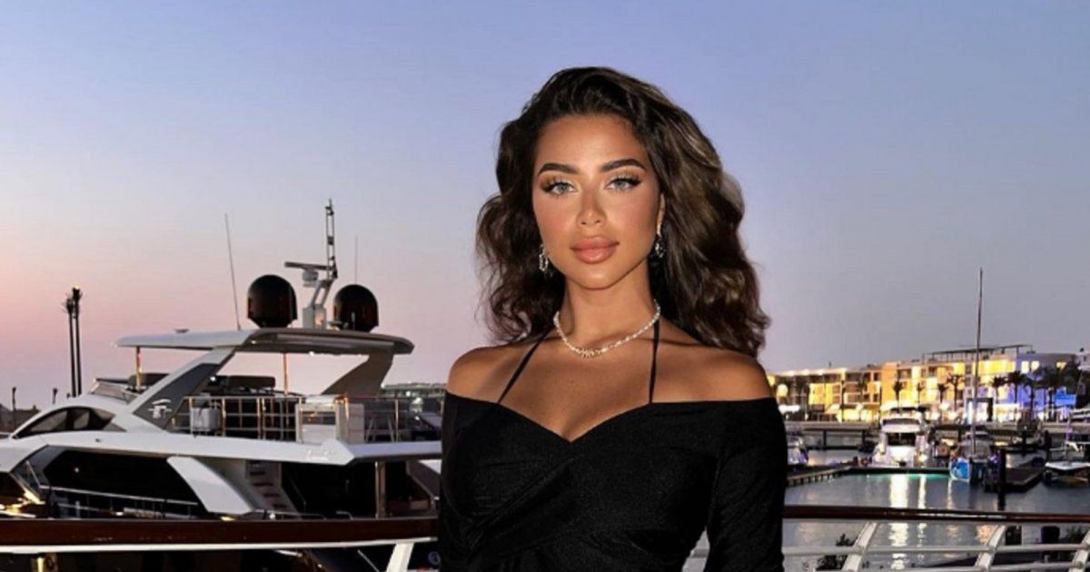 شاهد .. بالصورة - بلوك خريفي رائع.. يارا السكري تسحر الجمهور بجمالها واناقتها