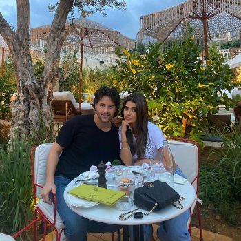 شاهد .. الأجواء الرومانسية لا زالت تخيم على ملكة جمال لبنان لعام 2008 وزوجها- بالصور