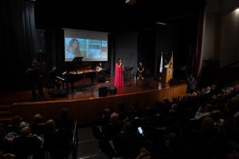 شاهد .. خاص- ليال نعمة تبدع بالغناء باللغة السريانية وتوقع ألبومها "أحلام ملونة" وهذا ما كشفته عن شقيقيها عبير وجورج نعمة