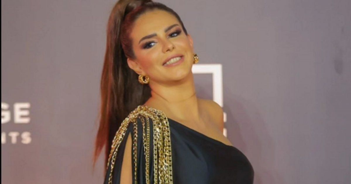 شاهد .. بالصورة- في يوم ميلاده..دنيا عبد العزيز تعايد محمد منير بكلمات من الحب