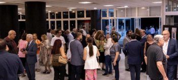 شاهد .. خاص- ليال نعمة تبدع بالغناء باللغة السريانية وتوقع ألبومها "أحلام ملونة" وهذا ما كشفته عن شقيقيها عبير وجورج نعمة