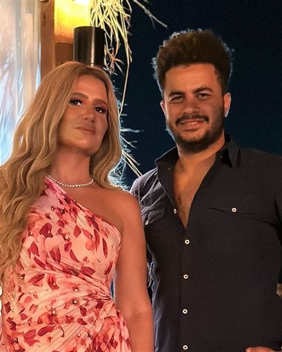 ماتيجي تشوف فستان هنا شيحة الوردي : ولا أحلي من كدا