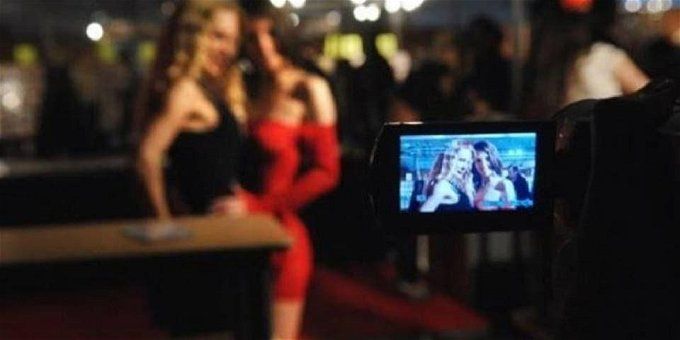 أخبار مصر | هنشر صورك بالملابس الداخلية.. نجلاء فضحت صاحبتها وخلت الكل يتفرج عليها