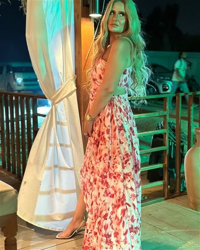 ماتيجي تشوف فستان هنا شيحة الوردي : ولا أحلي من كدا