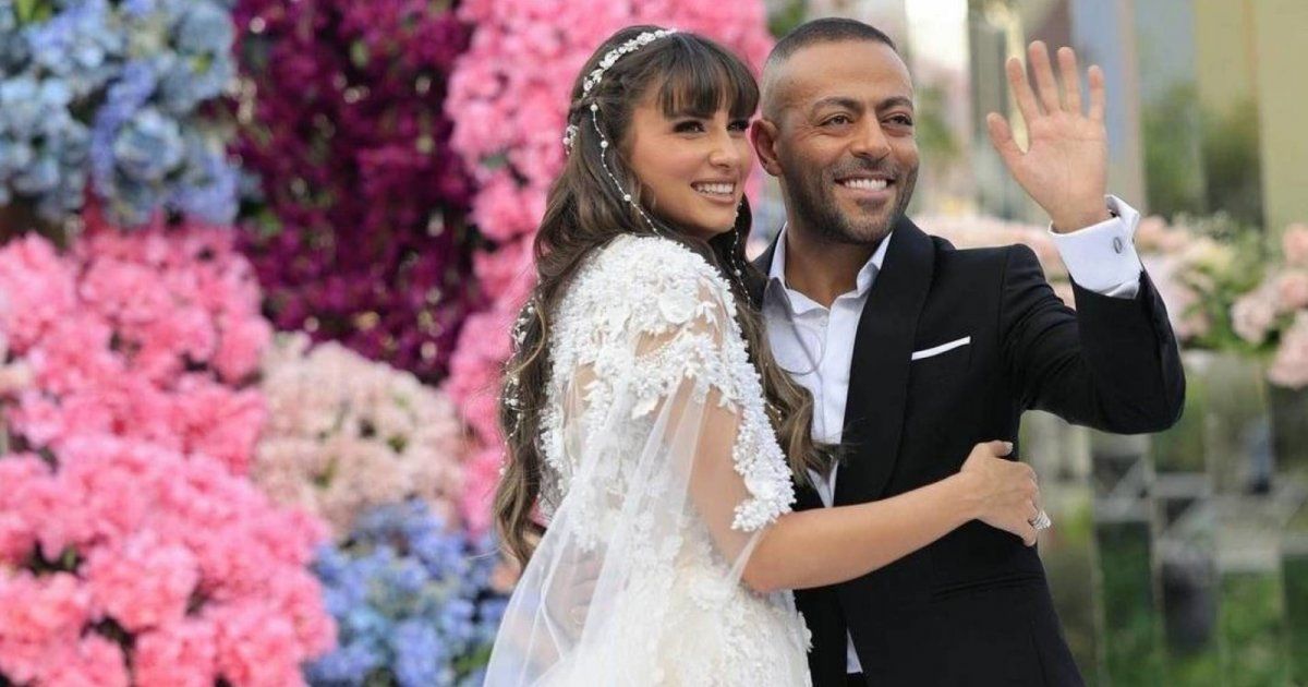 شاهد .. بعد ساعات على زواجه.. تامر عاشور يترك زوجته بشهر العسل ويسافر الى الكويت لهذا السبب
